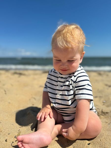 raglan, black, white, stripe, stripes, striped, onesie, sleeves, button, buttons, little, baby, playing, with, the, sand, summer, henry.